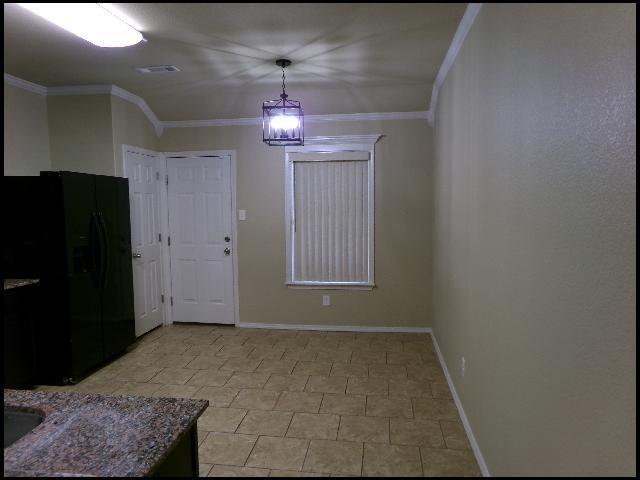Building Photo - 9112 Pleasant Valley Dr
