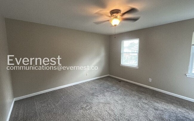 Building Photo - 2 Bed/1.5 Bath Townhome with Fenced Yard / Pet-Friendly / Available Now!