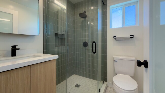 Building Photo - 1346  S Dunsmuir Ave -1/2