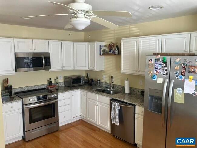 Building Photo - 1420 Lilac Ct