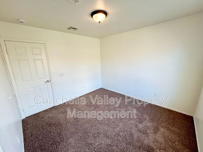 Building Photo - 66028 Mission Lakes Blvd