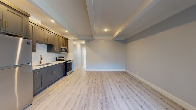 Building Photo - 730 S Serrano Ave