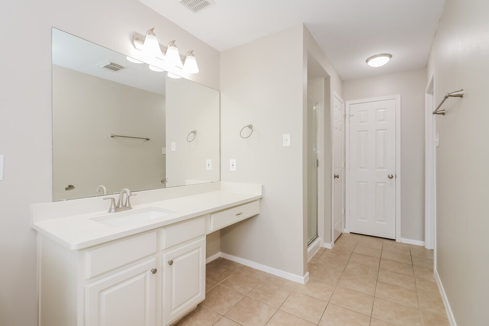 Building Photo - 6207 Winter Oak St