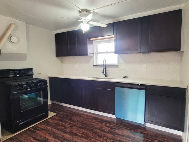 Building Photo - Charming 3 bed 1 bath 2 garage house in Pu...