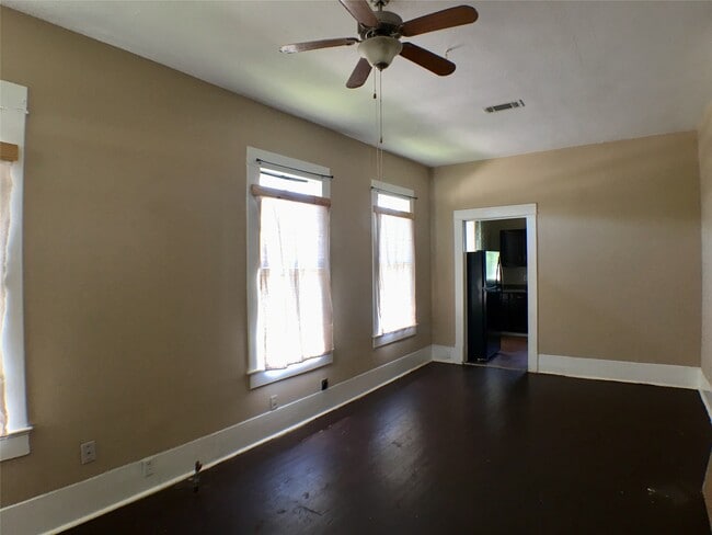 Building Photo - 3828 Avenue M 1/2