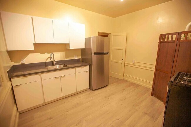 Building Photo - 1122 Sutter St