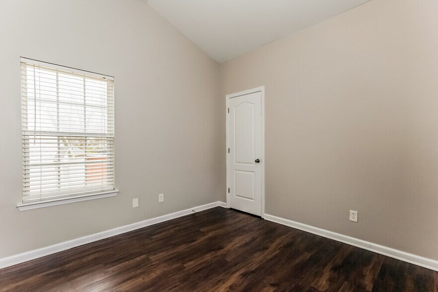 Building Photo - 5065 Landover Way