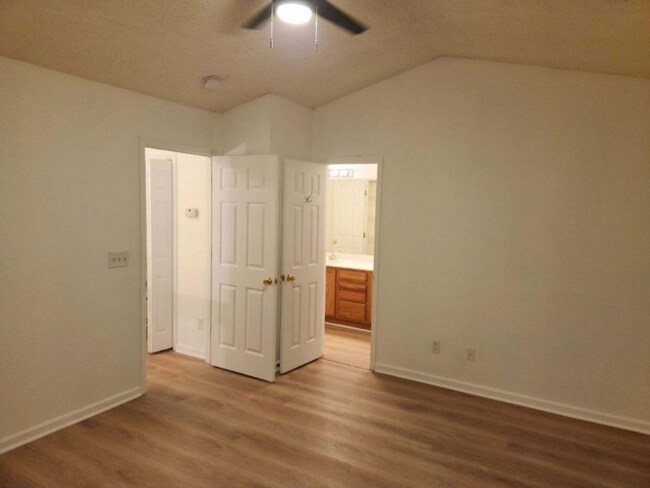 Building Photo - 7989 Shadow Oak Dr