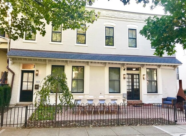 Building Photo - 213-211 11th St NE