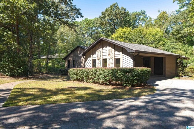 Building Photo - 2001 Shadowood Ct