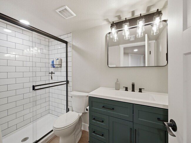 Building Photo - 5029 Long Dr