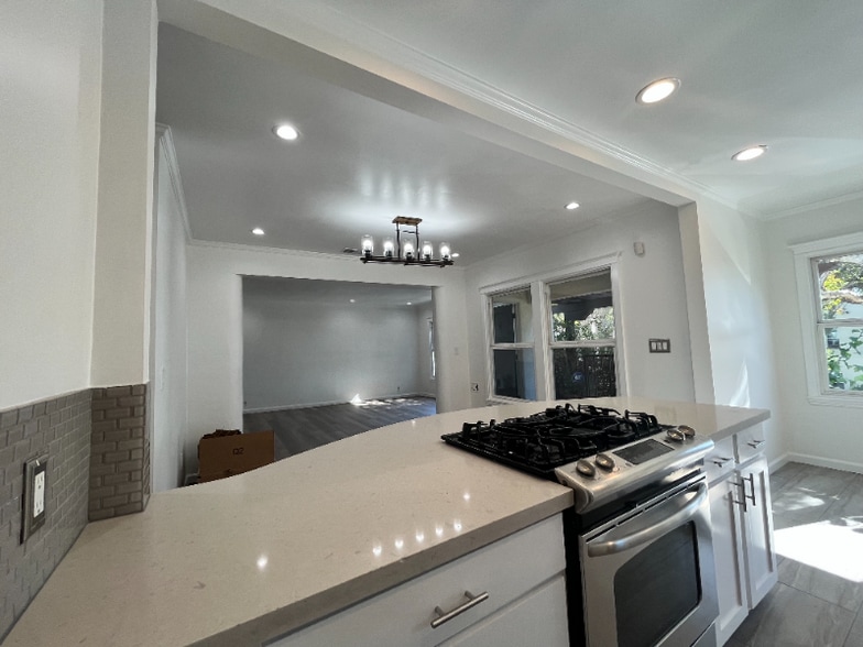 Building Photo - 5351 Packard St