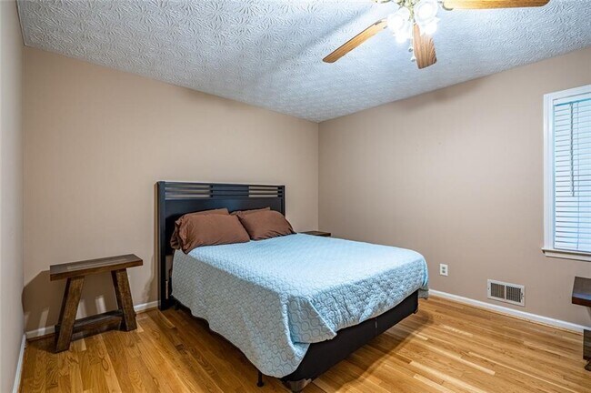 Building Photo - 465 Dobbs Rd