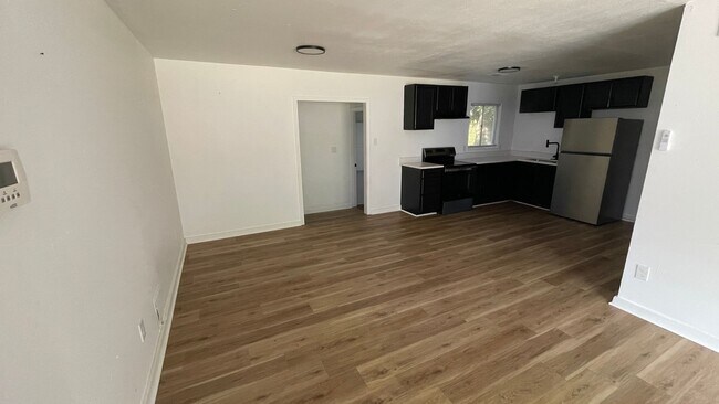 Building Photo - Spacious 4-Bed 2-Bath Home for Rent