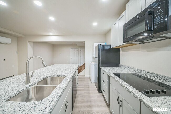 Building Photo - Charming 2BR House in Denver