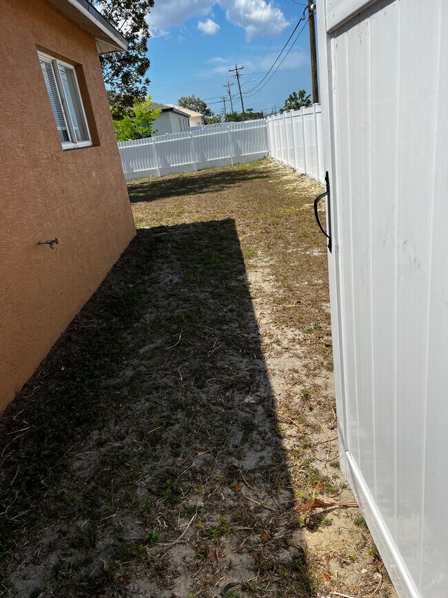 Building Photo - 1602 SW 16th Ct