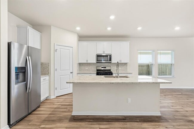 Building Photo - 520 Loriner Wy