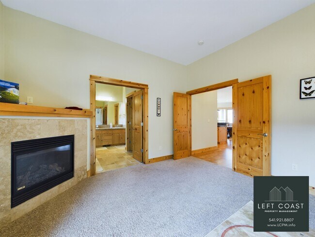 Building Photo - 798 SE 37th Ct