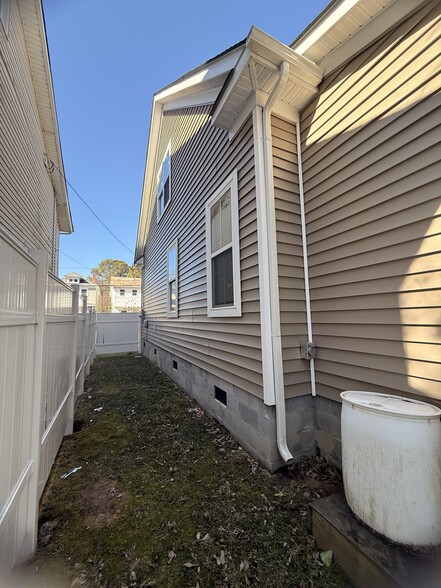 Building Photo - 2606 Middle Ave