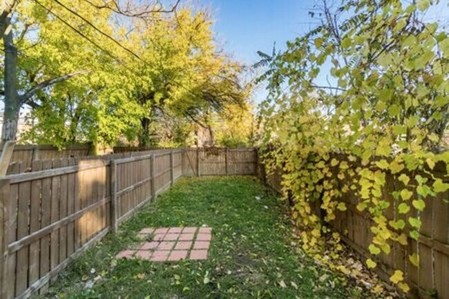 Building Photo - 360 N Garfield Ave