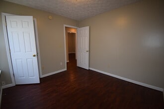 Building Photo - VIRTUAL SHOWINGS AVAILABLE - Great 3 Bedro...