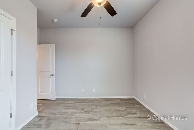 Building Photo - Move In Special! Relax In The Comfort of a...