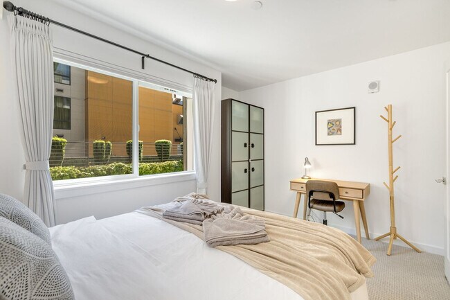 Building Photo - 722 3rd Ave N