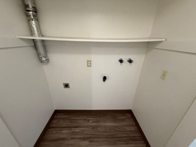 Building Photo - 3346 Willow Ct SE