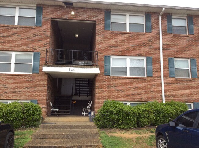 Building Photo - 365 Elmwood Dr
