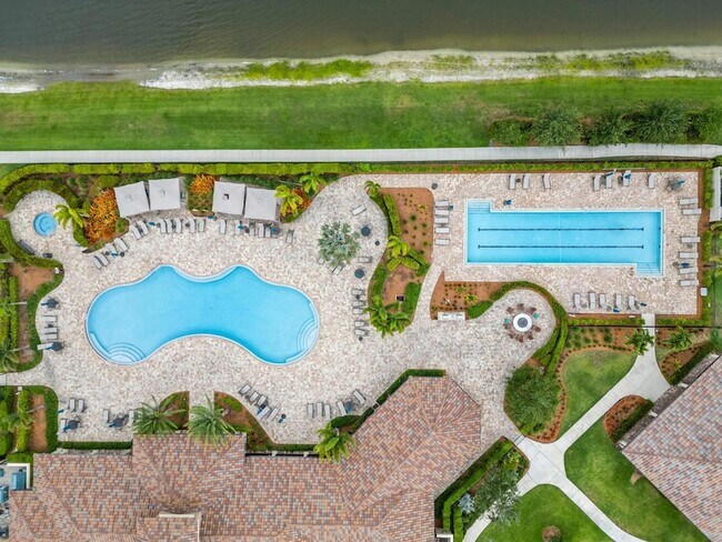 Building Photo - 680 SE Villandry Way