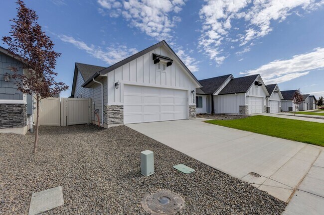 Primary Photo - Adorable and affordable Duplex for rent in...