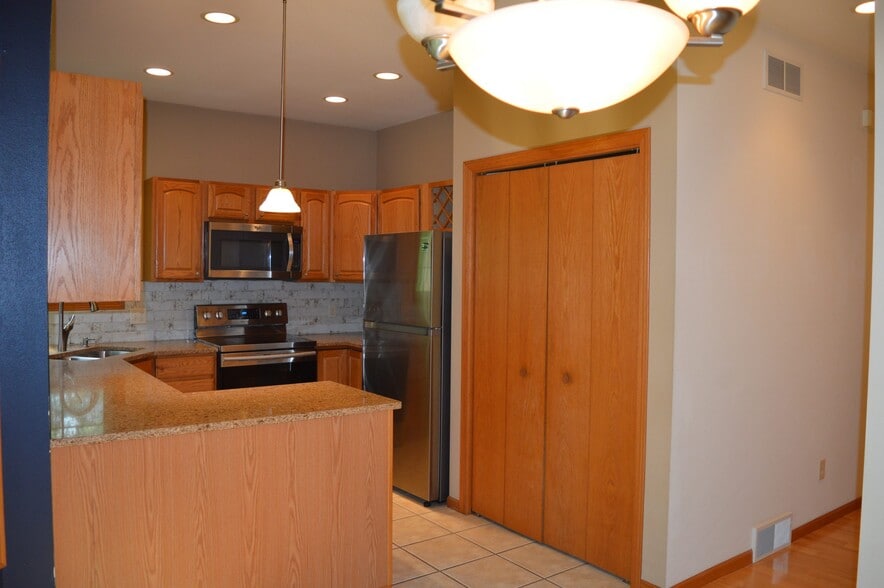 Building Photo - 4734 Bergamot Way