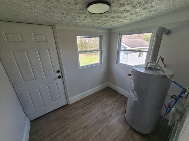 Building Photo - Newly Renovated 2-Bedroom in Elsmere – Off-Street Parking & W/D Hookups