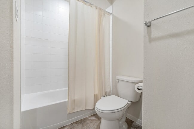Building Photo - 1505 Heartwood Dr