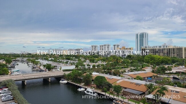 Building Photo - 2500 Parkview Dr