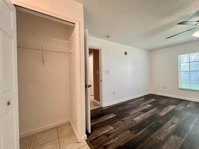 Building Photo - Completely Renovated 3 Bed 2 Bath Condo