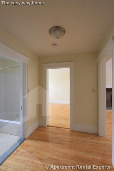 Building Photo - 6 Craigie Cir