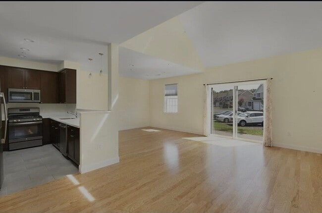 Building Photo - 70 Endicott St