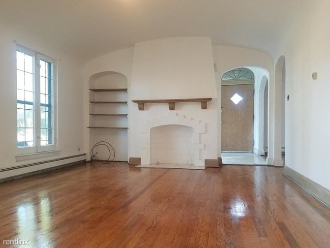 Building Photo - 2122 E Kenmore Pl