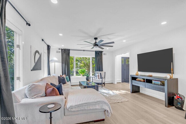 Building Photo - 17 Woods End Rd