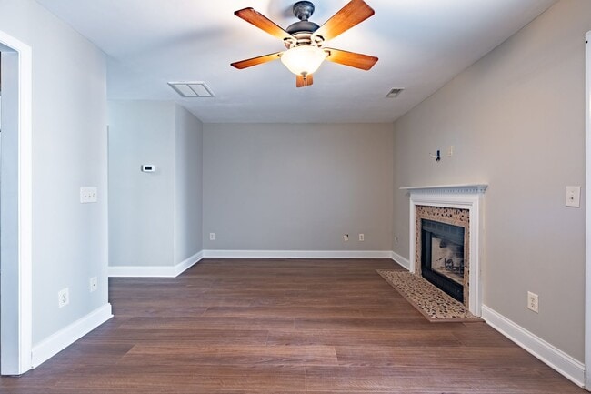 Building Photo - Private 2BR Townhome with Two En-Suite Bathrooms