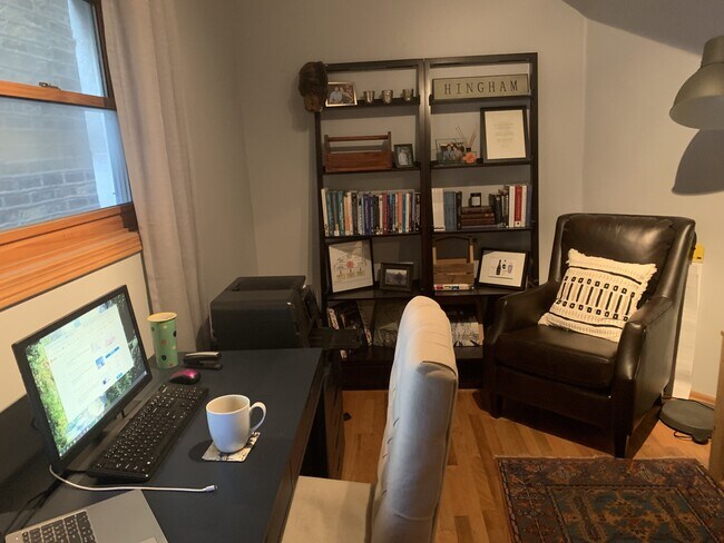 bedroom 3 - 939 N Fairfield Ave