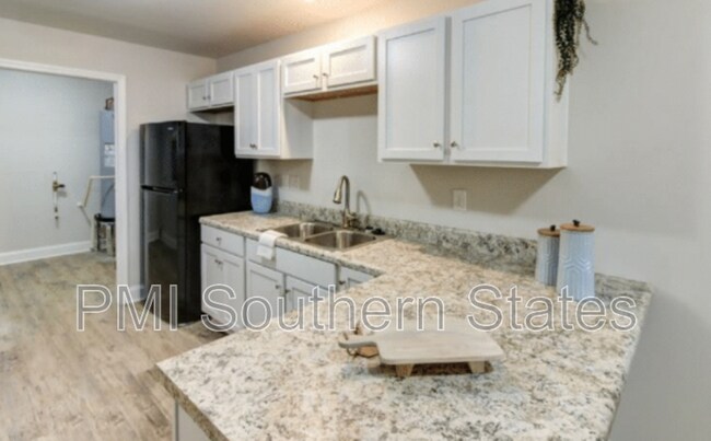 Building Photo - 200 Walnut Hill Dr