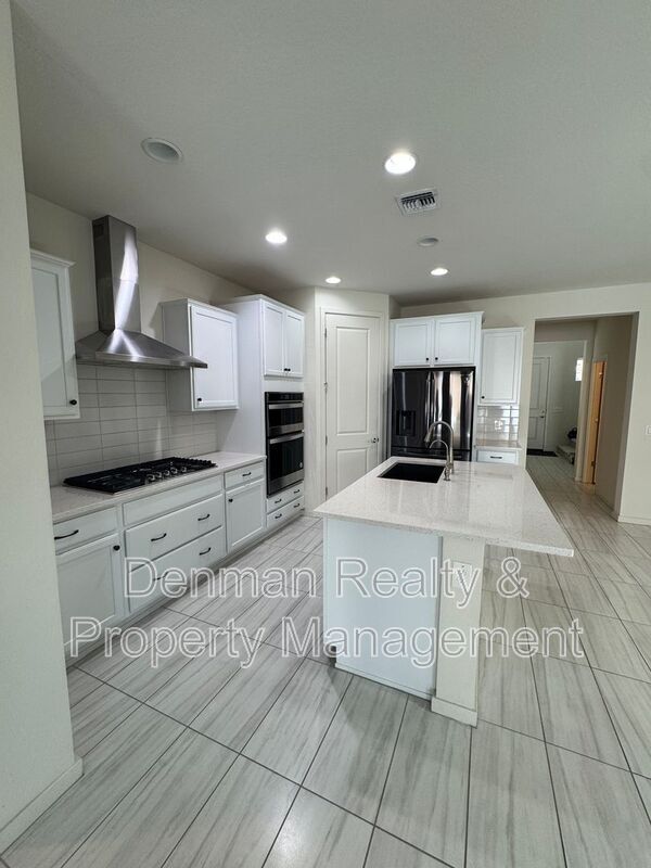 Building Photo - 3540 E Tina Dr