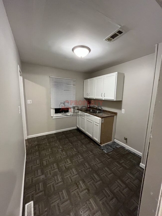 Building Photo - 2227 Georgia St