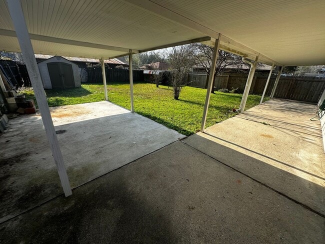 Building Photo - Ozone Woods Ranch