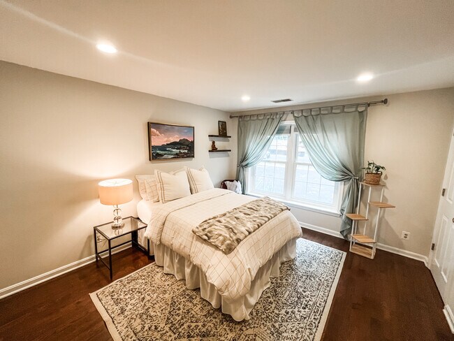 Level 1 bedroom - 901A S Scott St