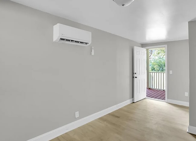 Building Photo - Ideal for Families or Roommates: 4BR/3BA Lakefront Home with Dual Private Suites