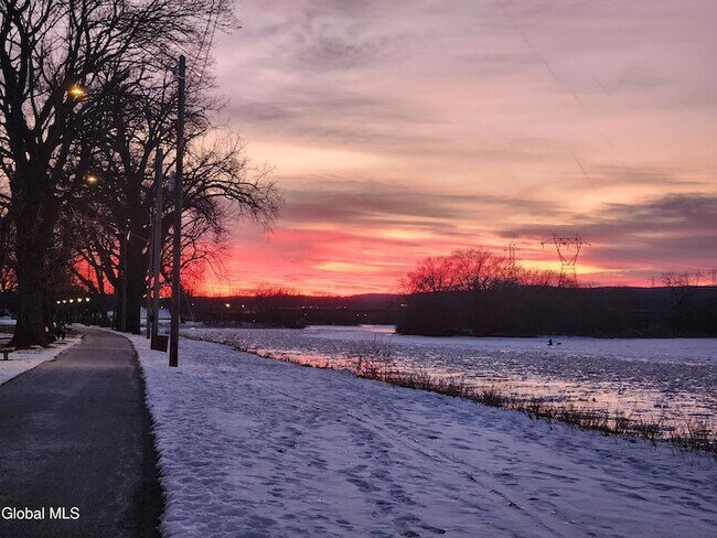 Building Photo - 11 Ingersoll Ave