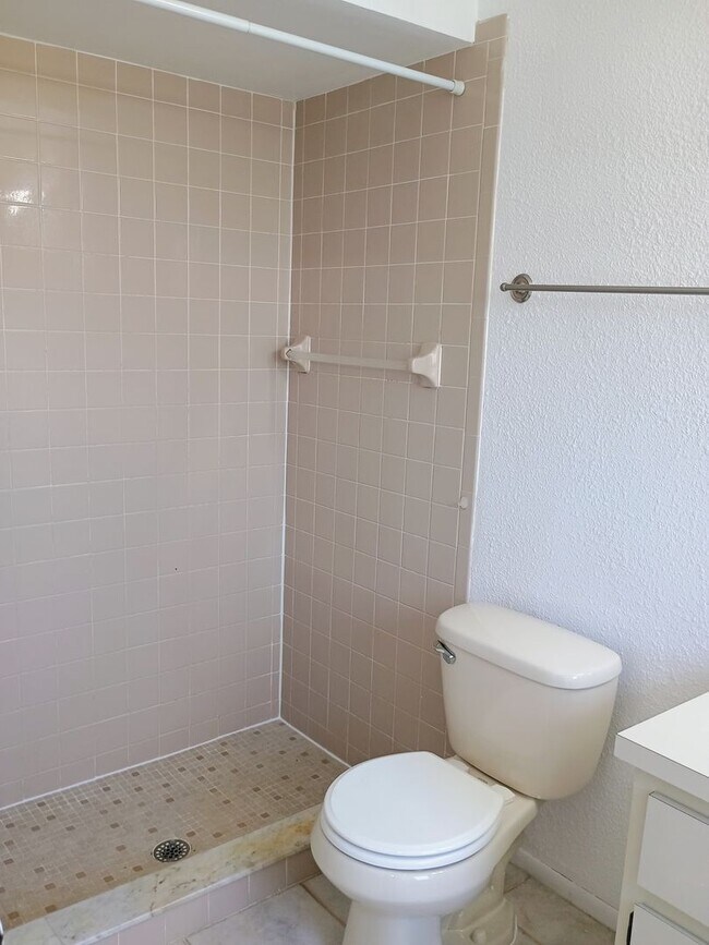 Building Photo - Charming two bedroom two bath one car garage